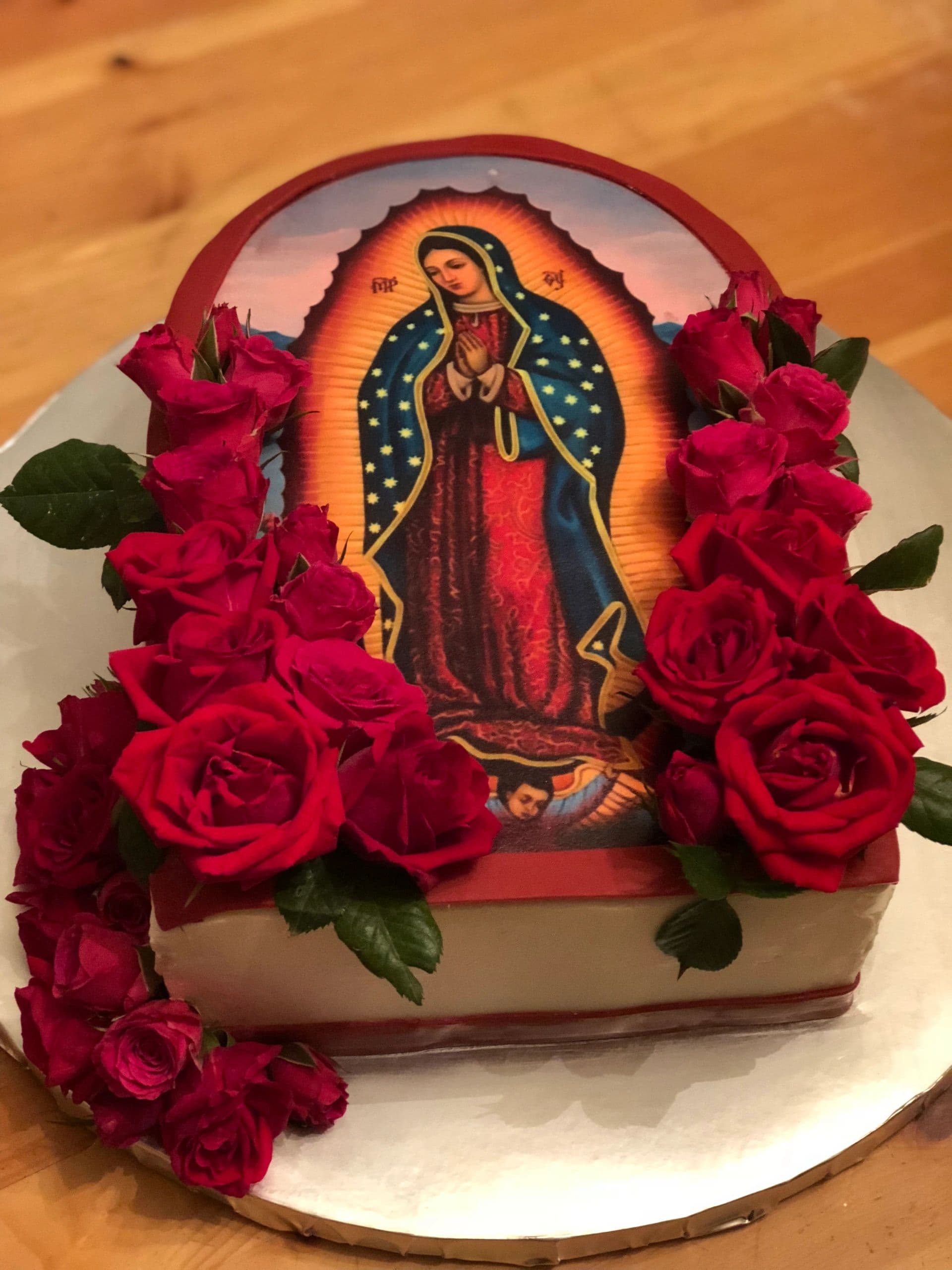Guadalupe cake with roses